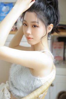 免费看裸体美女脱了衣服露视频胸
